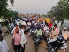 संत कबीर नगर: पुल बंद से ग्रामीणों को 30 किलोमीटर का चक्कर, प्रदर्शन