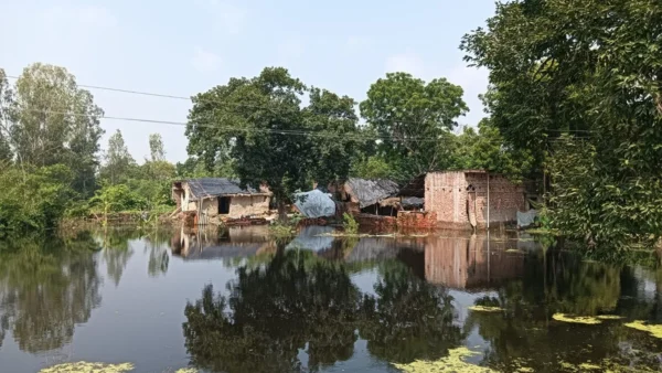 हरदोई: बाढ़-जलजमाव से 3,000 से अधिक बीघा फसल प्रभावित, गांव घिरे