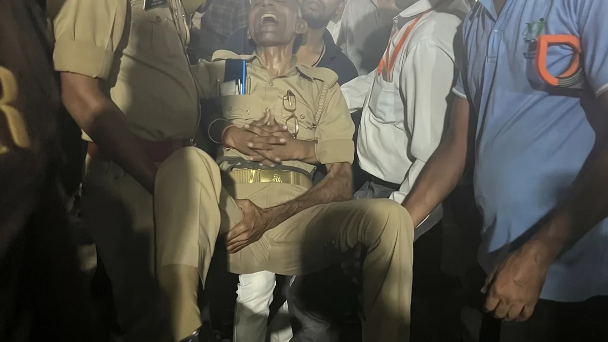 हाथरस: लक्खी मेले में करीब 20 हजार दर्शकों के बीच शो बीच में बंद, लाठीचार्ज