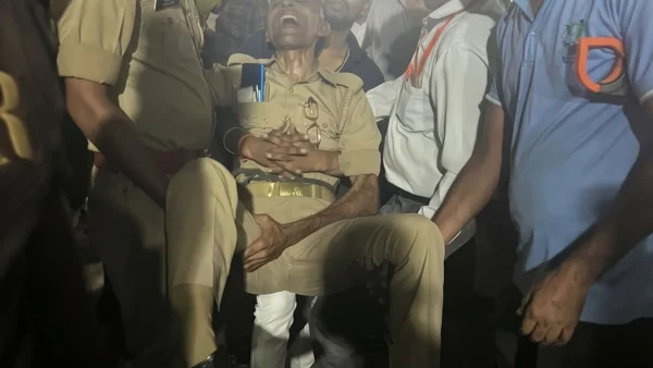 हाथरस: लक्खी मेले में करीब 20 हजार दर्शकों के बीच शो बीच में बंद, लाठीचार्ज