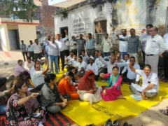 एटा: लेखपालों ने संपूर्ण समाधान दिवस का बहिष्कार, 24 अक्तूबर से धरना