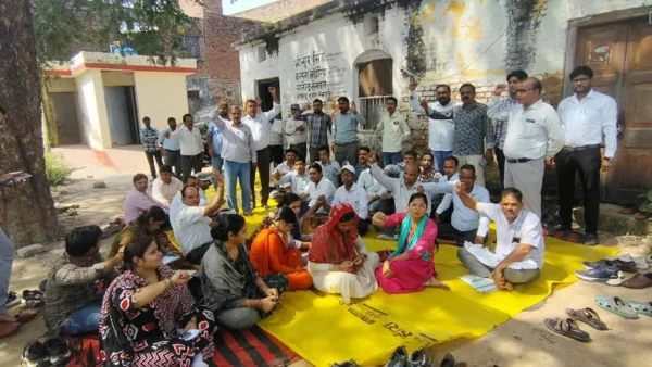 एटा: लेखपालों ने संपूर्ण समाधान दिवस का बहिष्कार, 24 अक्तूबर से धरना