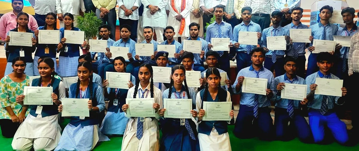 कुशीनगर: पपड़रौना में छात्रों के खाते में छात्रवृत्ति भेजी, प्रमाणपत्र वितरित