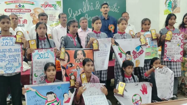 गाज़ीपुर: निबंध में मैथिली, चित्रकला में खुशी व भाषण में आशीष सबसे आगे