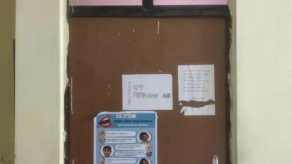 प्रतापगढ़ सांगीपुर: सीएचसी पर औसतन 300 ओपीडी, बस दो डॉक्टर संभाल रहे मरीज