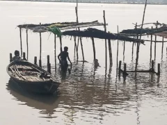 प्रतापगढ़: गंगा का जलस्तर लगातार बढ़ा, शाहाबाद घाट पर पुल के ऊपर पानी