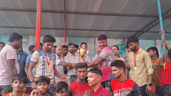 लखीमपुर खीरी: सिंगाही खुर्द में कबड्डी टूर्नामेंट में संदीप की टीम विजेता