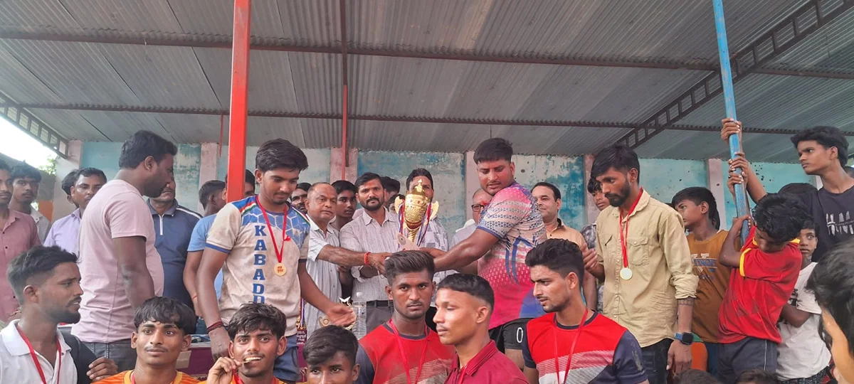 लखीमपुर खीरी: सिंगाही खुर्द में कबड्डी टूर्नामेंट में संदीप की टीम विजेता