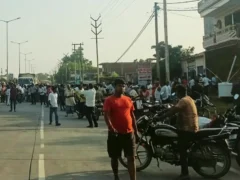 वाराणसी: बेकाबू ट्रक ने मछली विक्रेता को कुचला, 1 मौत, 5 घायल