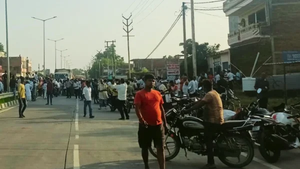 वाराणसी: बेकाबू ट्रक ने मछली विक्रेता को कुचला, 1 मौत, 5 घायल