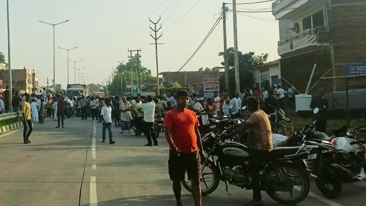 वाराणसी: बेकाबू ट्रक ने मछली विक्रेता को कुचला, 1 मौत, 5 घायल
