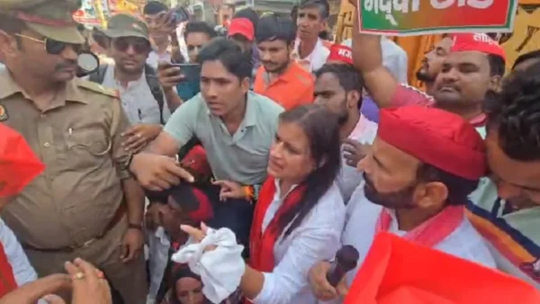 शामली: सपा का पैदल मार्च, शिव चौक पर आधे घंटे का हंगामा