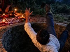 शाहजहांपुर: टोटका करते हुए 20 फुट गहरे कुएं में गिरा ग्रामीण, पुलिस ने निकाला