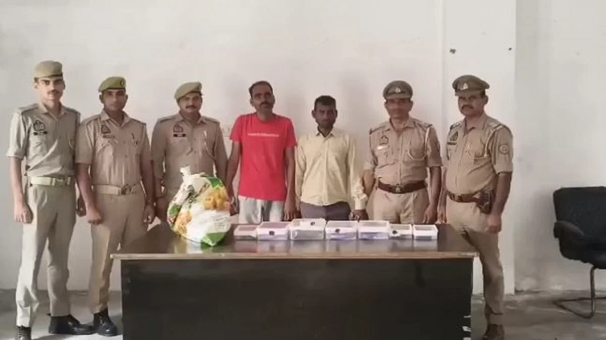 शाहजहांपुर: खंडहर मकान में अवैध असलाह फैक्टरी, दो गिरफ्तार, चार तमंचे बरामद