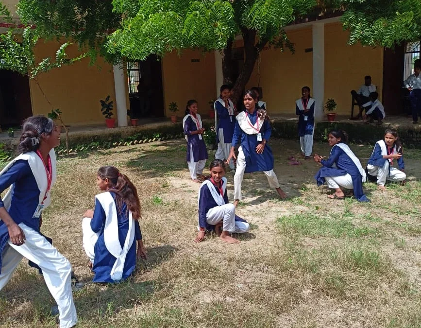अमेठी: राजकीय हाईस्कूल हरिहरपुर में देवा, अमित और आर्या रहे अव्वल