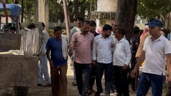 इटावा: बिरारी गांव में ट्रांसफार्मर फटने से सात दिन से बिजली बंद, ग्रामीणों ने उपकेंद्र घेराव किया