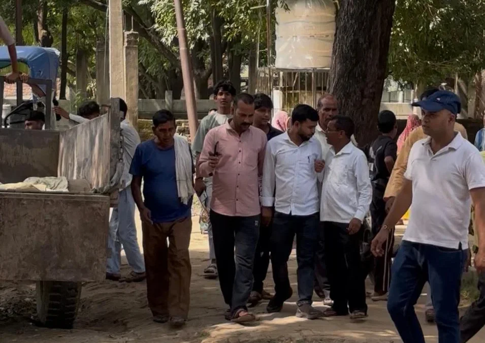 इटावा: बिरारी गांव में ट्रांसफार्मर फटने से सात दिन से बिजली बंद, ग्रामीणों ने उपकेंद्र घेराव किया