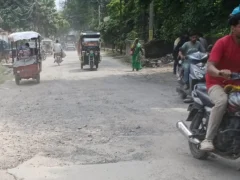 फतेहपुर: नवरात्र में 100 से अधिक पंडाल, गड्ढों-गिट्टियों से श्रद्धालुओं को दिक्कत