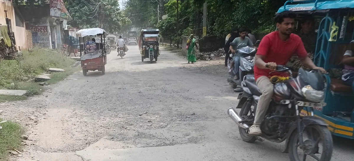 फतेहपुर: नवरात्र में 100 से अधिक पंडाल, गड्ढों-गिट्टियों से श्रद्धालुओं को दिक्कत