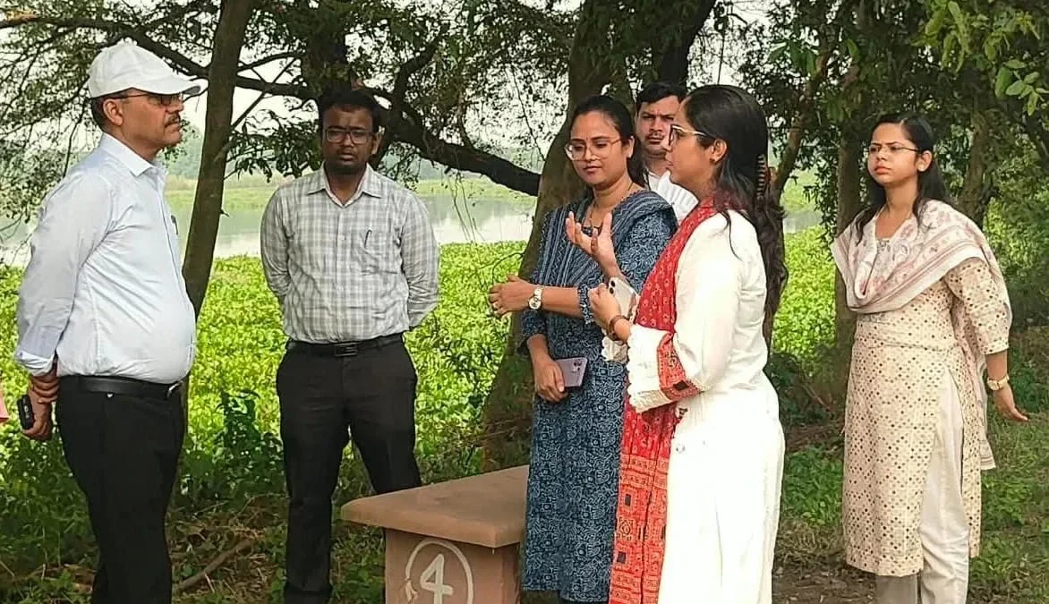 मुज़फ्फरनगर: हैदरपुर वेटलैंड में जलकुंभी से टोकरी, बैग और पर्स बनेंगे